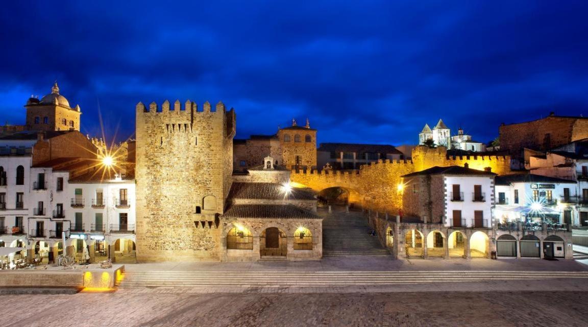 Apartamento La Almena 1 Junto A Plaza Mayor,2 Habitaciones, Parking Gratuito Caceres Luaran gambar